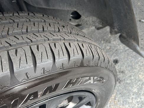 Used 2025 Jeep Wrangler Sahara image 32