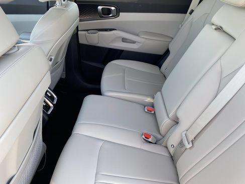 Certified 2025 Kia Sorento S FWD image 16