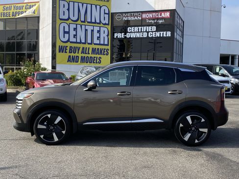 Used 2025 Nissan Kicks SR image 6