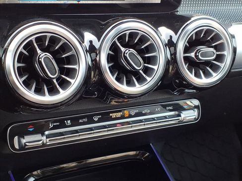 Used 2022 Mercedes-Benz GLB 250 4MATIC image 20