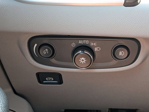 Used 2022 GMC Terrain SLT w/ Infotainment Package II FWD image 18