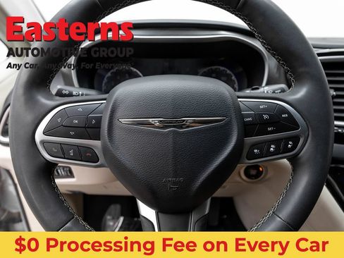 Used 2024 Chrysler Pacifica Touring-L FWD image 10