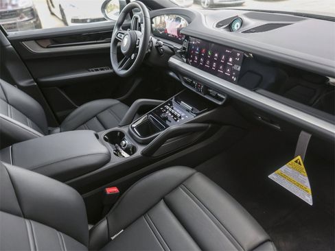 New 2025 Porsche Cayenne S image 35
