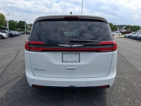 Certified 2023 Chrysler Pacifica Touring-L FWD image 7