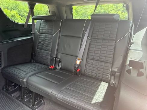 Certified 2024 Cadillac Escalade ESV Sport Platinum w/ LPO, ONYX Package AWD/4WD image 19
