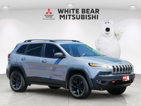 Used 2017 Jeep Cherokee Trailhawk w/ Comfort/Convenience Group AWD/4WD image 1