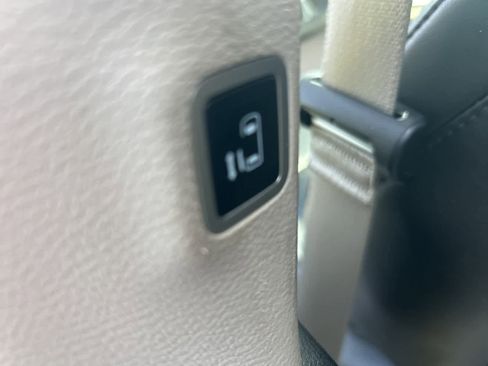 Used 2023 Chrysler Pacifica Touring-L image 20