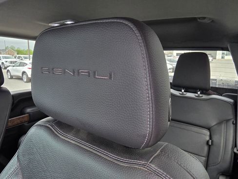 Used 2020 GMC Sierra 2500 Denali w/ Denali Ultimate Package image 22