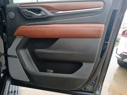 Used 2023 GMC Yukon XL Denali Ultimate image 11