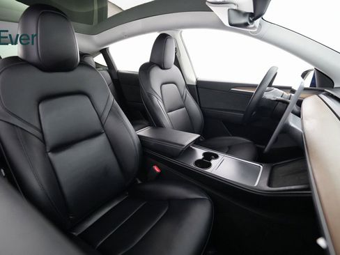 Used 2022 Tesla Model Y Long Range image 8