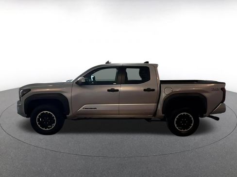 Used 2025 Toyota Tacoma TRD Off-Road image 9