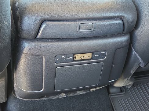 Used 2024 Nissan Armada SV image 12