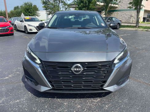 Used 2024 Nissan Altima 2.5 SV FWD image 2