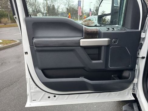Certified 2022 Ford F350 Lariat w/ Chrome Package image 15
