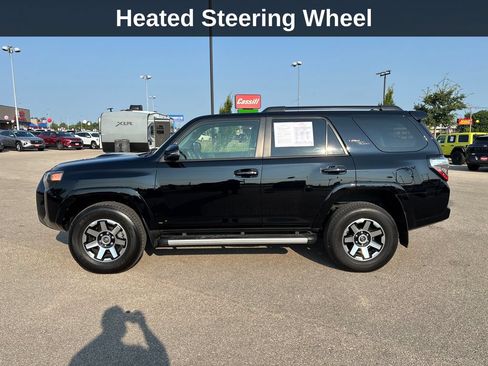 Used 2023 Toyota 4Runner TRD Off-Road Premium w/ Moonroof Package AWD/4WD image 2