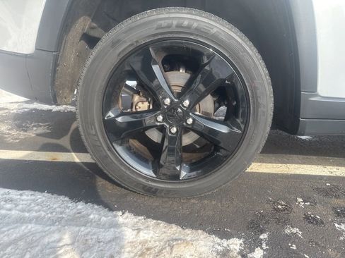 Used 2024 Jeep Grand Cherokee Altitude AWD/4WD image 47