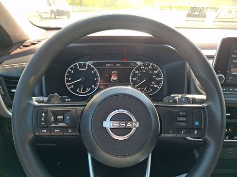 Used 2023 Nissan Rogue SV AWD/4WD image 18