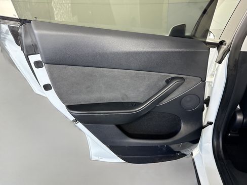 Used 2023 Tesla Model Y Long Range image 25