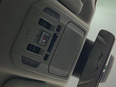 Used 2020 Toyota Highlander XLE image 29