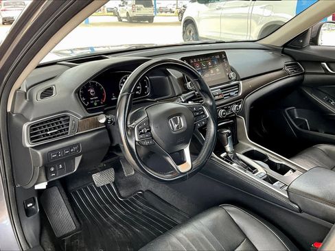 Used 2018 Honda Accord Touring image 18