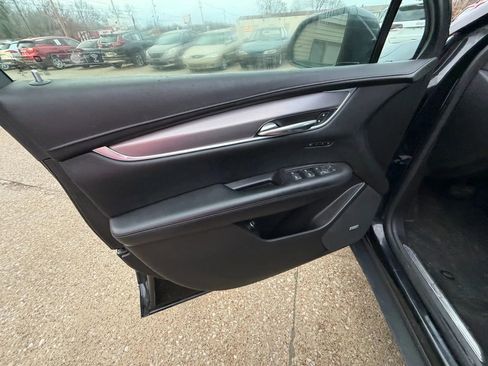 Used 2017 Cadillac XT5 Luxury w/ Driver Awareness Package image 17