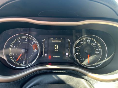 Used 2016 Jeep Cherokee Sport w/ Cold Weather Group FWD image 16