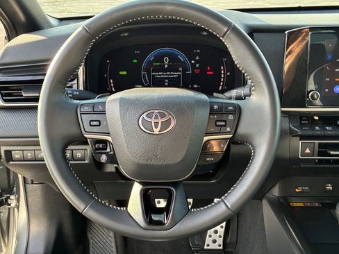 Used 2025 Toyota Camry LE image 27