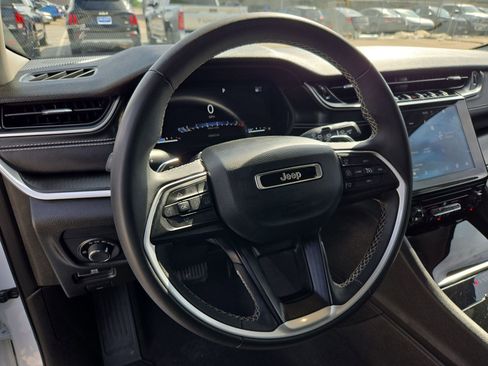 Used 2023 Jeep Grand Cherokee L Laredo image 17