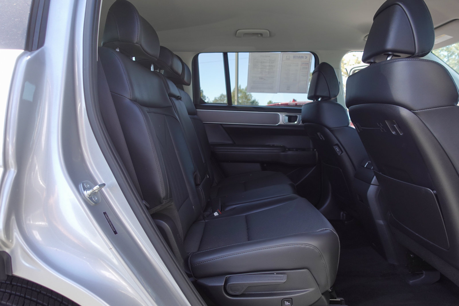 Used 2025 Hyundai Santa Fe SEL AWD/4WD image 14