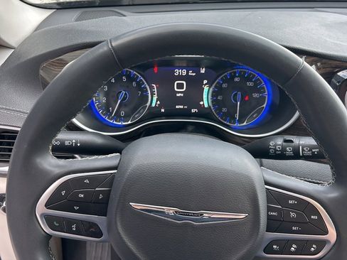 Used 2023 Chrysler Pacifica Limited image 9