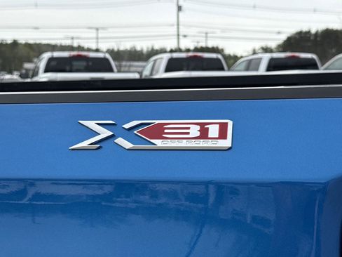 Used 2023 GMC Sierra 1500 Elevation w/ X31 Off-Road Package AWD/4WD image 9