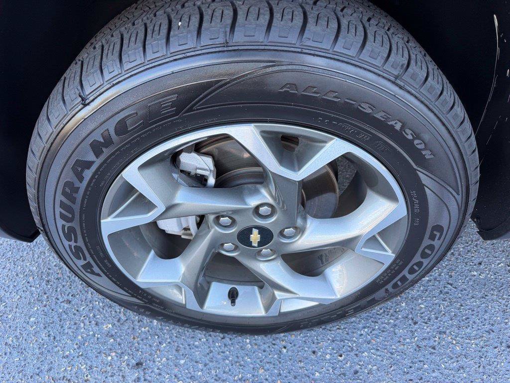 Used 2025 Chevrolet Trax LT FWD image 24