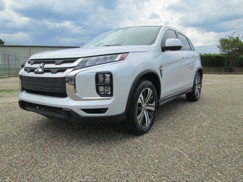Used 2025 Mitsubishi Outlander Sport ES AWD/4WD image 1