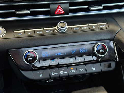 Used 2025 Hyundai Elantra SEL FWD image 21