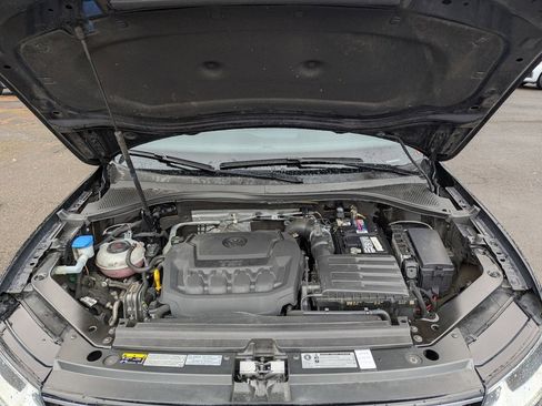Used 2020 Volkswagen Tiguan SE w/ Panoramic Sunroof Package image 37