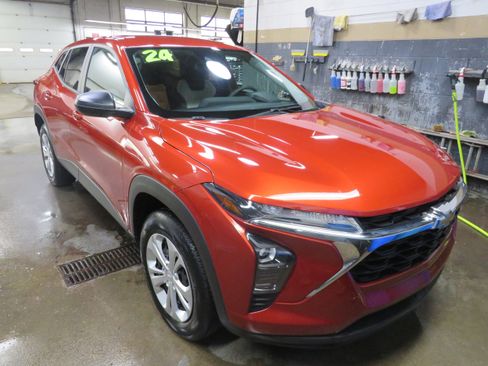 Used 2024 Chevrolet Trax LS image 1