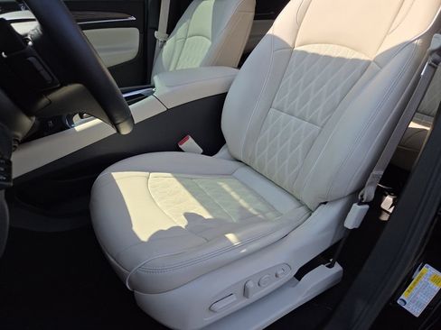 Used 2024 Buick Enclave Avenir w/ Avenir Technology Package FWD image 32