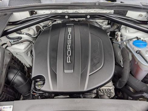 Used 2017 Porsche Macan AWD/4WD image 25