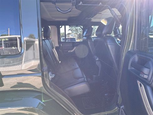 Used 2016 Jeep Wrangler Unlimited Sahara image 15