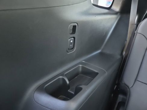 Used 2022 Chevrolet Traverse RS image 89