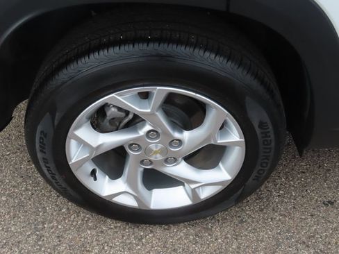 Used 2024 Chevrolet Trax LS w/ LS Convenience Package FWD image 13