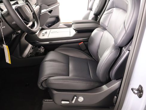 New 2026 Lincoln Navigator Premiere AWD/4WD image 12