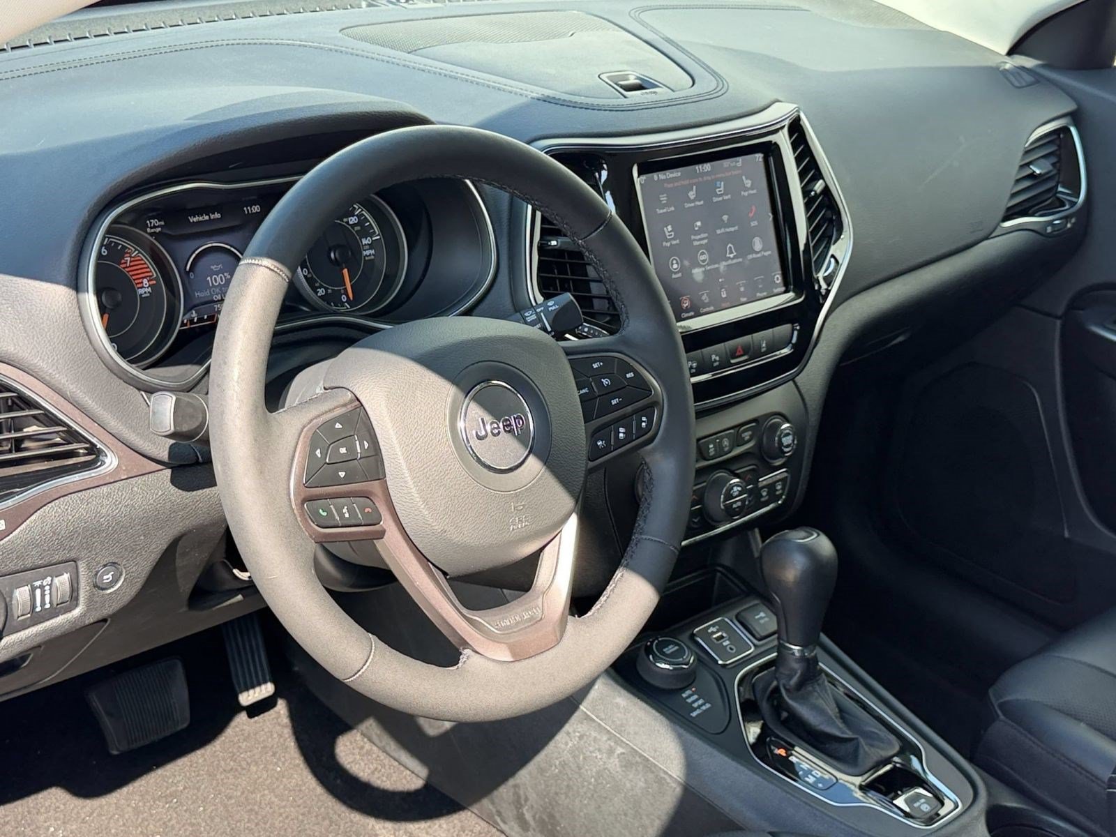 Used 2022 Jeep Cherokee Limited w/ Elite Package AWD/4WD image 4
