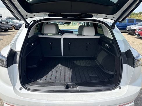 Used 2025 Buick Envision Avenir AWD/4WD image 9