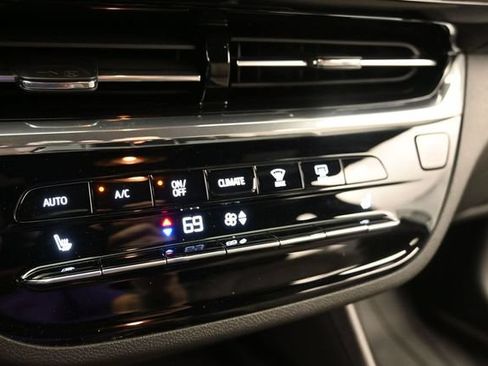 Used 2025 Buick Envista Avenir FWD image 36