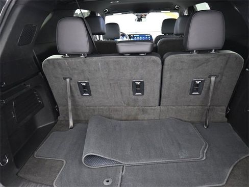 Used 2025 Chevrolet Traverse LT image 27