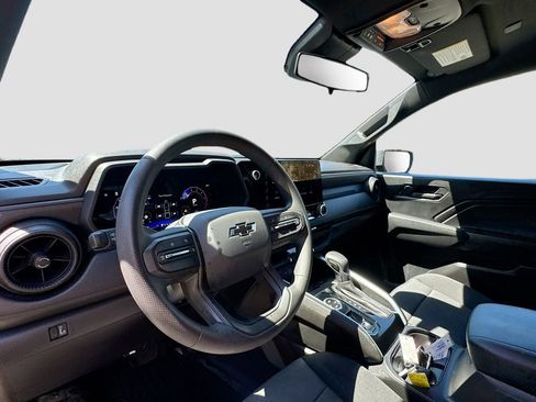 Used 2026 Chevrolet Colorado W/T AWD/4WD image 9