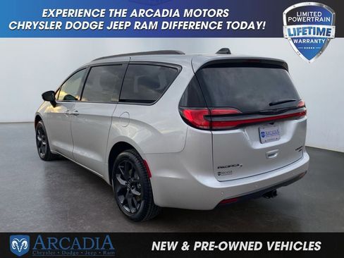New 2026 Chrysler Pacifica Limited w/ S Appearance Package image 3