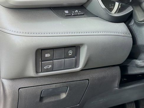 Used 2023 Toyota Highlander XLE image 10