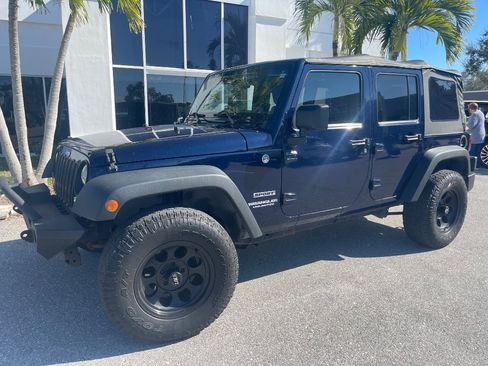 Used 2013 Jeep Wrangler Unlimited Sport image 7